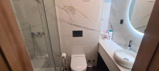 Next to the Airport - Moreira - 9