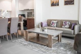 Furnished 2 BR in Golf View - Dubai - 9