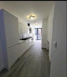 Impeccable 2-Bed Apartment in London - Hendon - 0