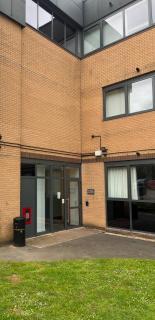 Stylish 2 bedrooms, 2 bathrooms with workspace in Milton Keynes - 7