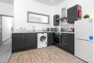 Modern Apartment in Brierley Hill - Secure Parking - Wifi & Netflix - Excellent Value - 11O - Brierley Hill - 6