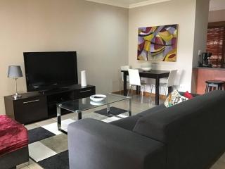 On Special Furnished 2 Bedroom Apartment - Bloemfontein - 0