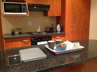On Special Furnished 2 Bedroom Apartment - Bloemfontein - 6