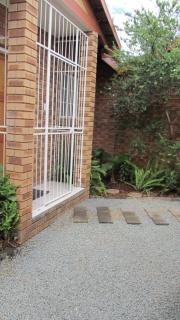 Comfortable Furnished Apartment Wi-fi free Parking - Bloemfontein - 2