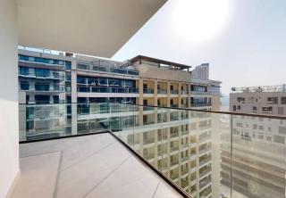Luxury 3BR Designer Retreat with Parking at Binghatti Creek - Dubai - 6
