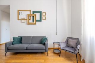 Elegant Apt with Two Bedrooms - 7