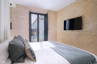 Luxurious Duplex 2Bd 2Bth over Casa Pilatos - 1