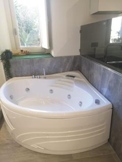 AJ Lux Apartments - 3