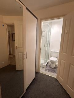 Captivating 2-Bed Apartment in West Bromwich - West Bromwich - 8