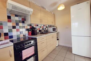 CAE GRUGOG COTTAGE-3 Bed-Sleeps 6-Ground Floor Bathroom - 2