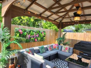 Inter-connected Duplex 8br Sleeps 22 Swim Spa - Houston - 8