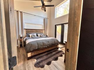 Modern Luxury Cabin W Hot Tub - Sevierville - 6