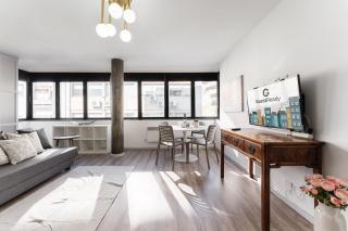 GuestReady - Grayscale - Oporto - 2