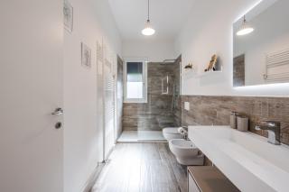 AB Plus - via Barozzi 6 - Bolonia - 3