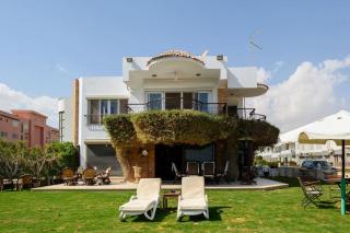 7-BR BeachFront W Private Pool Red Sea Villa Perfect for Groups - Ain Sokhna - 0