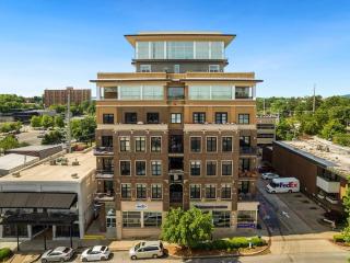 The East View - Downtown - Steps to Dickson - Fayetteville - 2