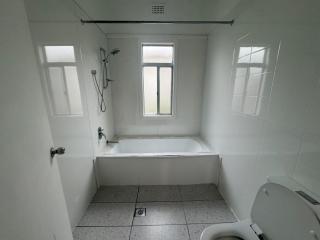 Massive 3 Bedroom Home with backyard - South Grafton - 5