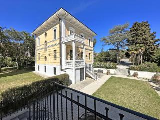 201 - Villa Fernanda - Trilocale immerso nel verde in centro a Numana - 0