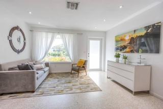 Tropical Private Oasis Mins from Beach & Downtown - 4