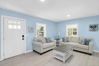 Stunning River District Residence near Beaches - 9