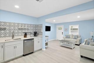 Stunning River District Residence near Beaches - Fort Myers - 4