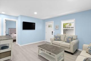 Stunning River District Residence near Beaches - Fort Myers - 3