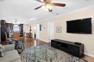 Gorgeous Near Beach Residence with Pool and Spa - Fort Myers Beach - 5