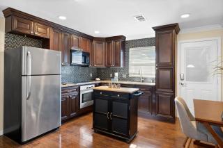 Gorgeous Near Beach Residence with Pool and Spa - Fort Myers Beach - 3
