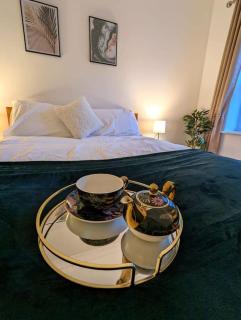 2-Bed, Sleeps 5, 2 Bath, Parking, WiFi - Colchester - 6