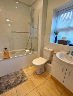 2-Bed, Sleeps 5, 2 Bath, Parking, WiFi - 4