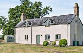 Oysterlow - A beautiful country cottage with estuary views and enclosed garden - St Clears - 0