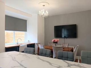 Luxury Town House - 3