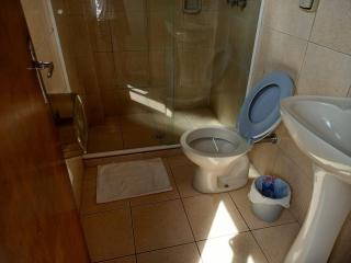 Espaço Verona apartamento triplo com 3 camas de solteiro - Fazenda Rio Grande - 8