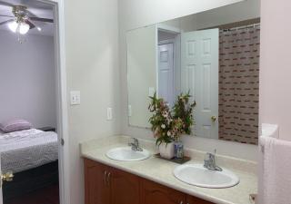 Beautiful private Room near Toronto pearson Airport - Brampton - 0