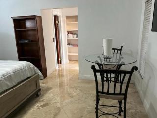 Cozy lakeside suite with private bath & entrance - Pembroke Pines - 7