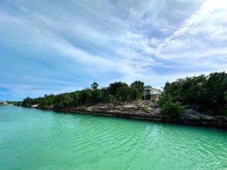 Entire Waterfront House - Turtle Cove - 5