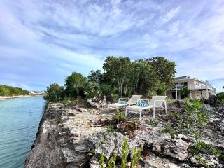 Entire Waterfront House - Turtle Cove - 4