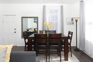 3 Bedroom 2 Bath House with Parking - 10 Guests - 4