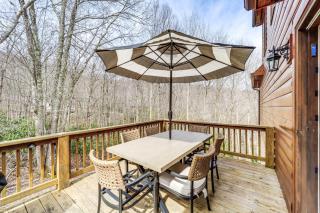 Deck and Scenic Views Beech Mountain Cabin - Beech Mountain - 8