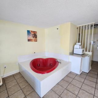 Oceanview Honeymoon Suite with Jacuzzi DW1613 - Myrtle Beach - 6