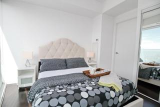 Presidential 2+1BR Condo, Entertainment District (Downtown) w/ CN Tower View, Balcony, Pool & Hot Tub - 1