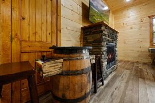 Summer Deal- New4 Suites, View, Game Room & Hot Tub - Gatlinburg - 2
