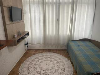 APARTAMENTO ENCANTADOR A 100MTS DA PRAIA E MUITO + - Guarujá - 0