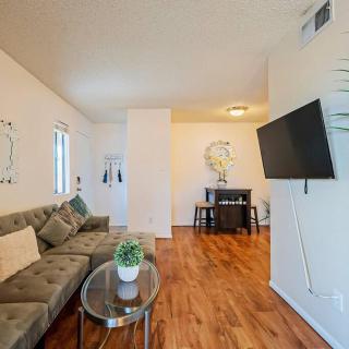 Bright & Cozy 1BD Condo near UofA, UMC w Pool, Parking - Low Summer Rates! - Tucson - 3
