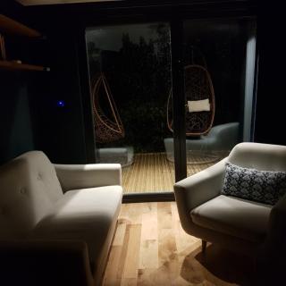 Modern 1-bed apartment, plus parking, near Oxford and the JR - 6