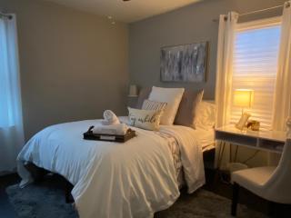 2 Whole Apartments Combined, Big House for Large groups 4 beds, 1 futon , Pet Friendly - South Euclid - 7