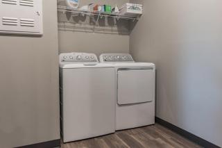 Spacious 2BR Suite Plus Patio Near Iowa State - Ames - 4