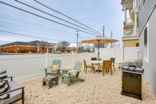 The Kraken Wildwood Townhome half Mi to Beach! - Wildwood - 9