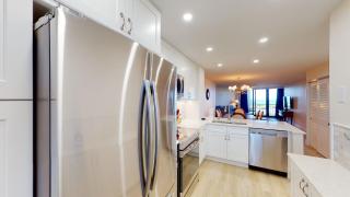 Renovated and Beachfront, Paradise Awaits - 9