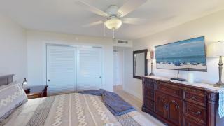 Renovated and Beachfront, Paradise Awaits - 2